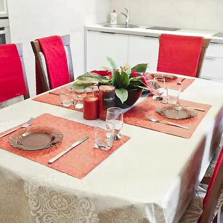 Apartment Nezavisimosti Vip Apartament *